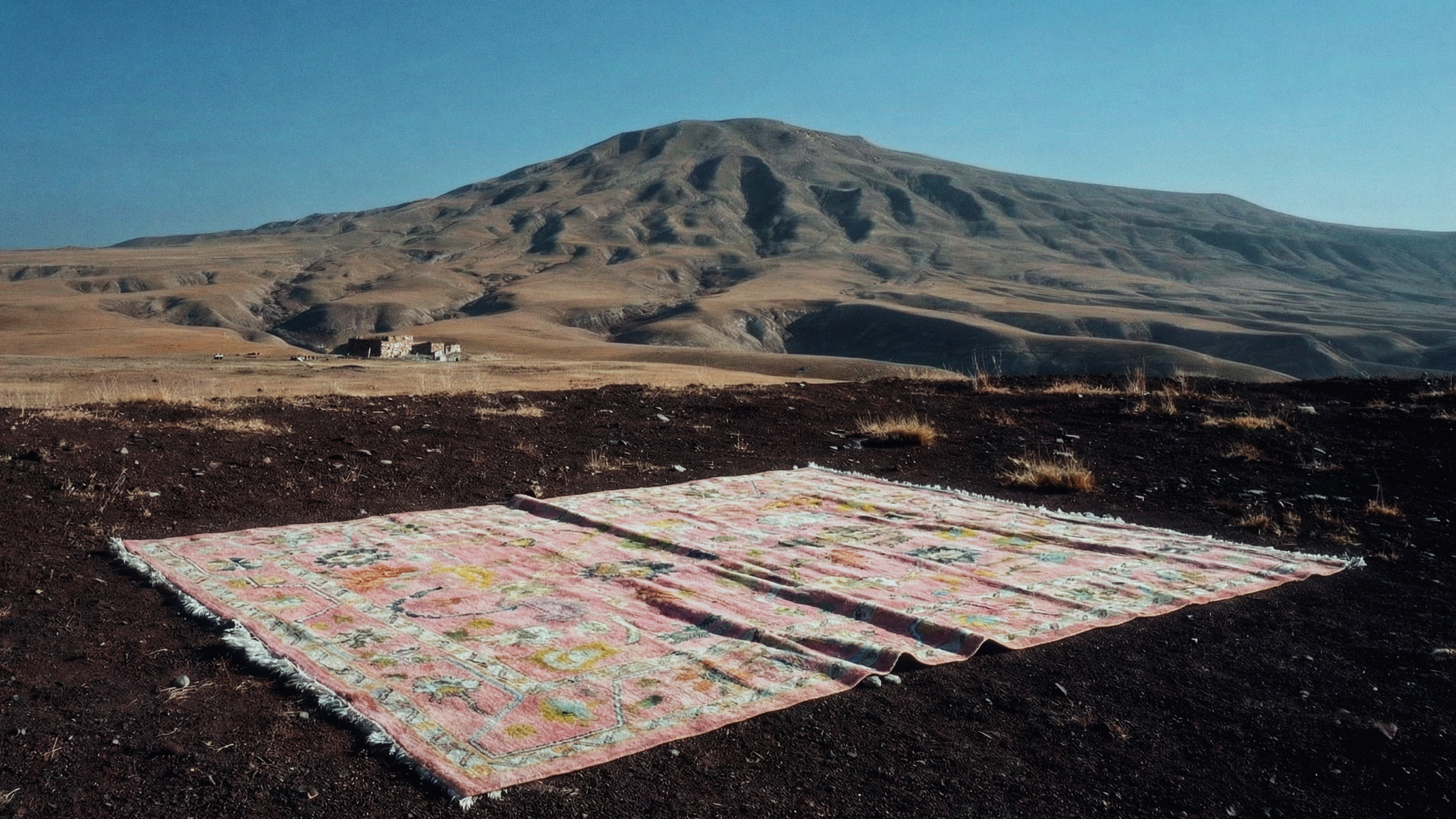 The Ultimate Guide to Handmade Area Rug Patterns for Luxury Interiors