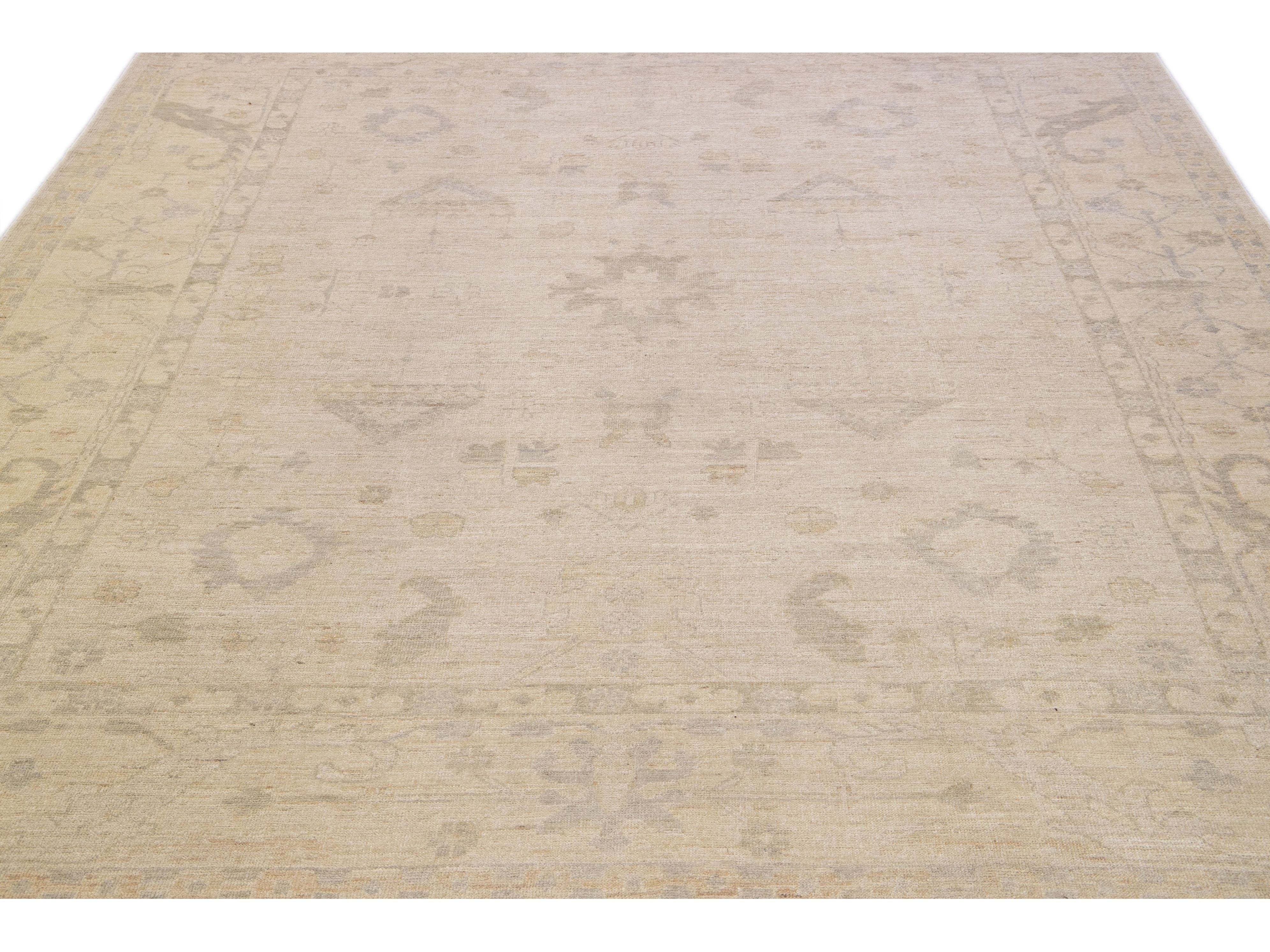 Modern Turkish Oushak Handmade Beige Geometric Floral Pattern Wool Rug