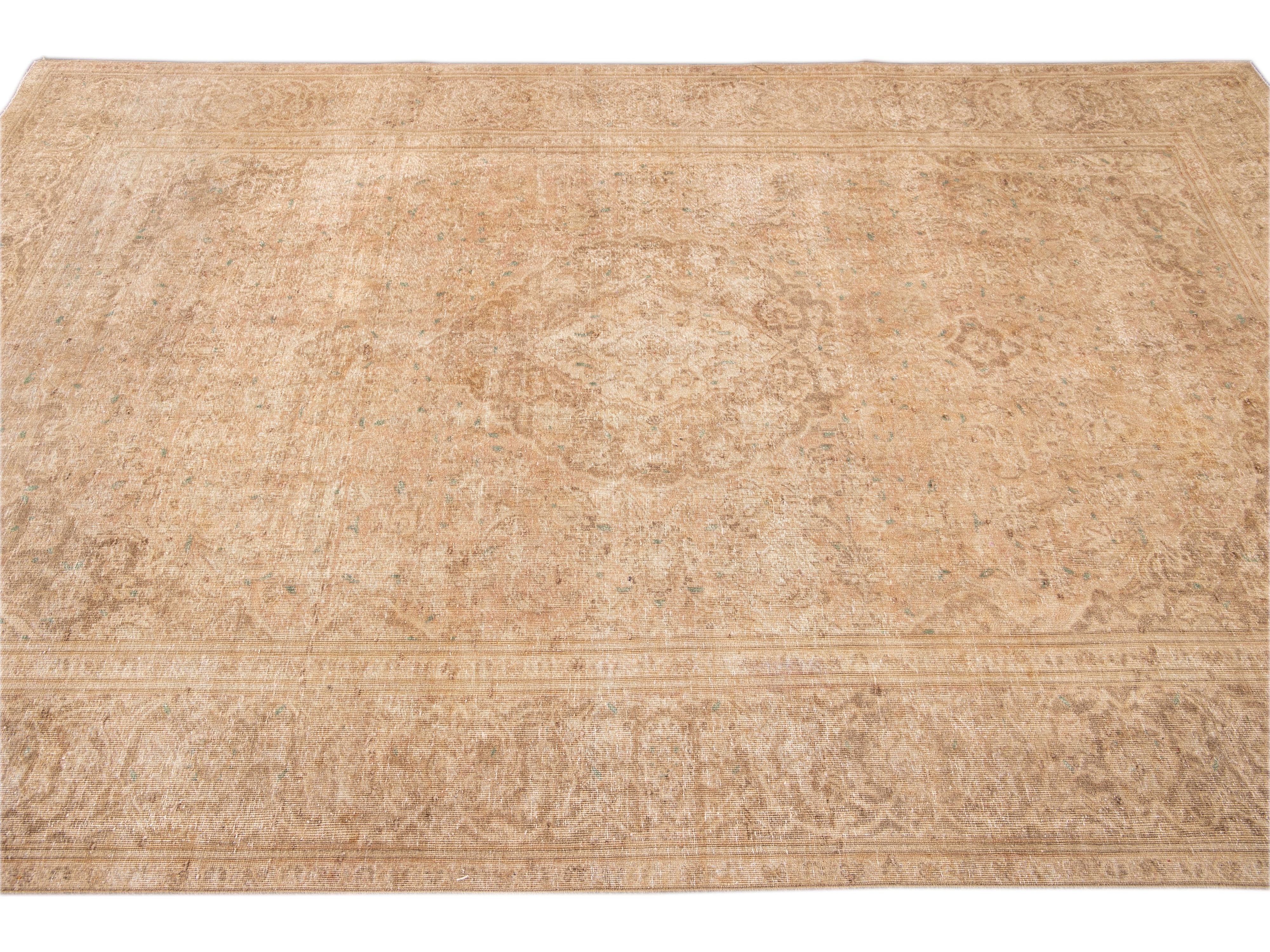 Vintage Shabby Chic Beige Handmade Medallion Wool Rug