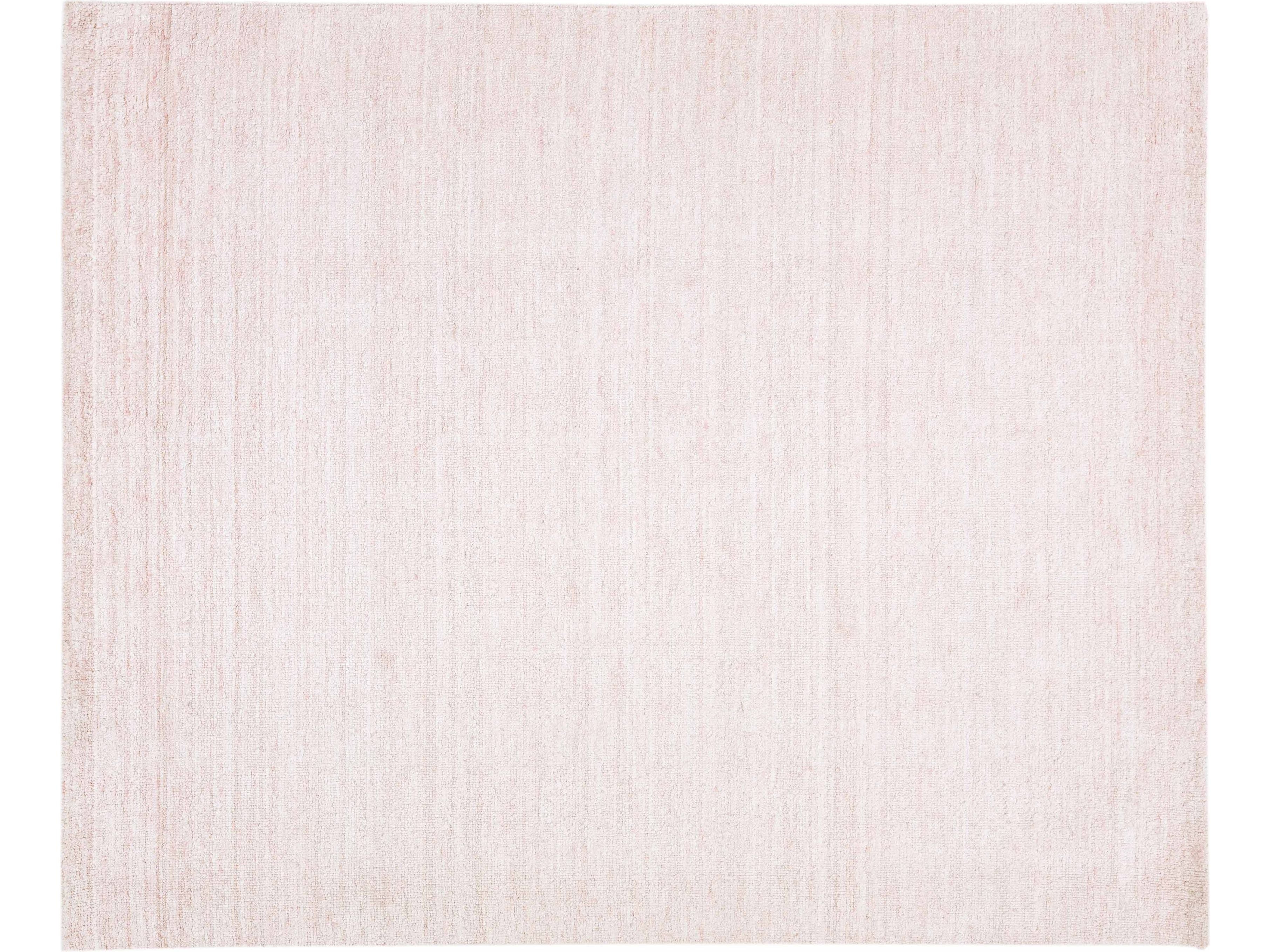 Modern Apadana's Groove Handmade Bamboo/Silk Rug with Solid Light Pink Motif