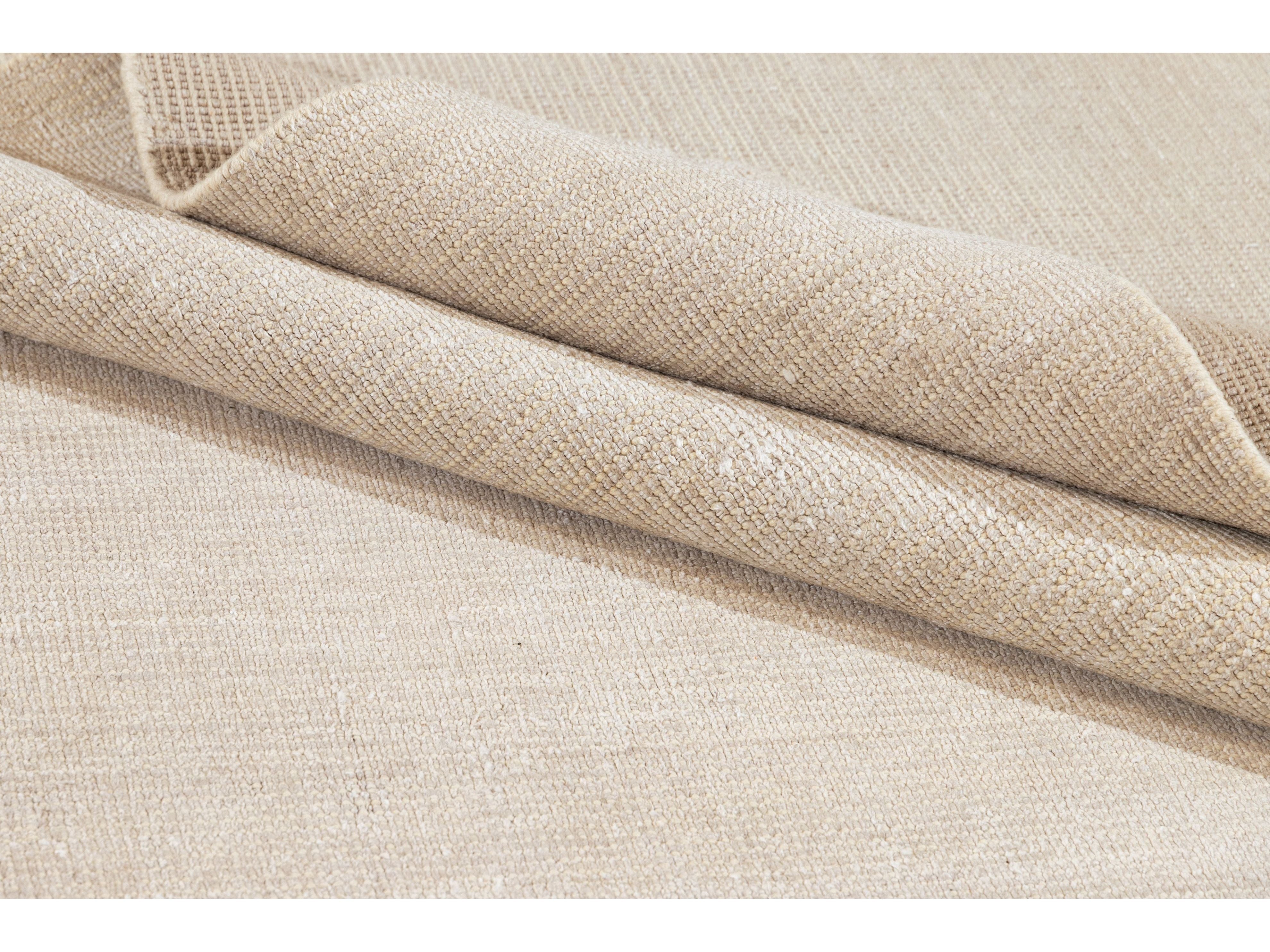 Modern Groove Collection Rug 7 x 18